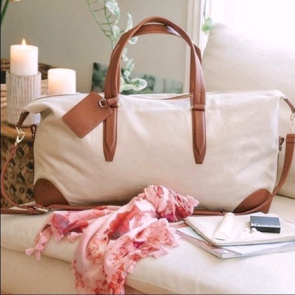 ✨HOST PICK!!✨🌸HENNY AND LEV - Canvas Duffle Weekender With Matching Pouch🌸 - Picture 2 of 13